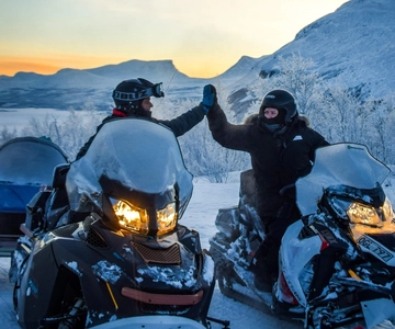 Abisko/Björkliden: Panorama Snowmobile Tour with Snacks