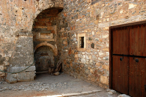 Mini-croisière : île de Spinalonga, grottes des pirates et plages cachéesMinicroisière : L'île de Spinalonga, les grottes des pirates et les plages cachées