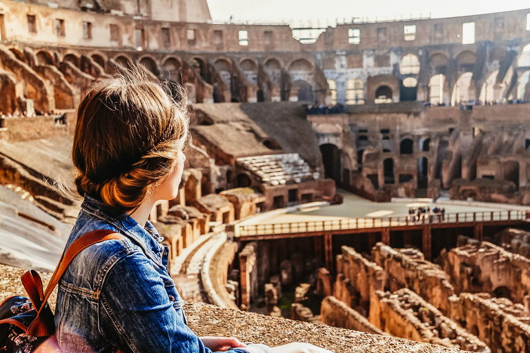 Tour sin colas para grupos pequeños por el Coliseo, el Palatino y el ForoTour grupal en inglés