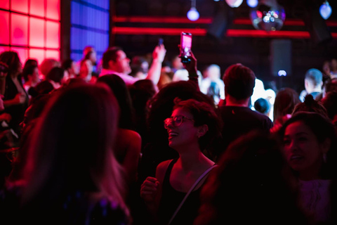 Stuttgart: Social Night Out with Shots & Club Entry Bachelor / Bachelorette Private Tour – Stuttgart