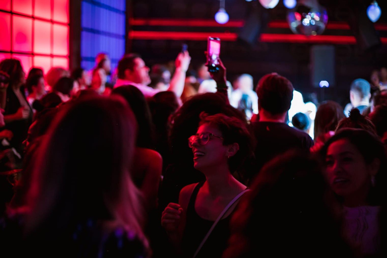 Stuttgart: Social Night Out with Shots & Club Entry Bachelor / Bachelorette Private Tour – Stuttgart