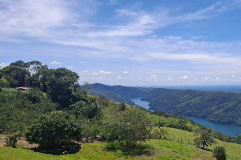 Embalse Amaní: Day Trip with Boat Ride, Kayak and Lunch