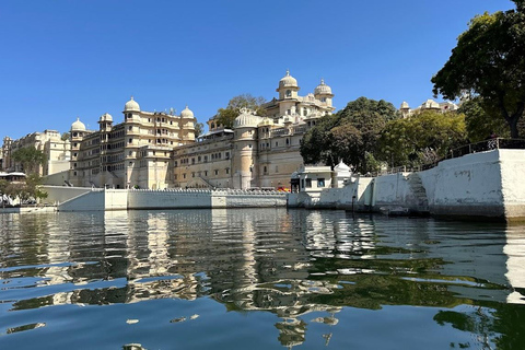 Udaipur Hele of halve dag stadsrondleiding met gidsGids met trefpunt