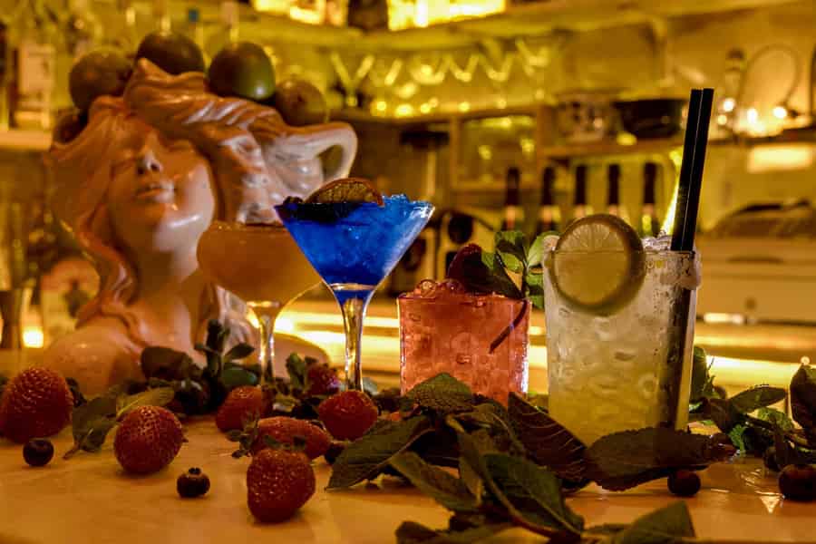 Barcelona: Cocktail-Kurs mit Tapas. Foto: GetYourGuide