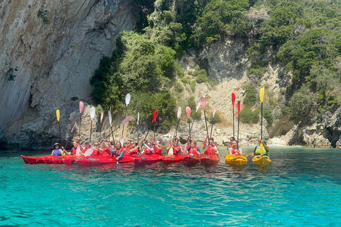 Lefkada: Tour della Grotta Azzurra in kayak con un assaggio della Grecia