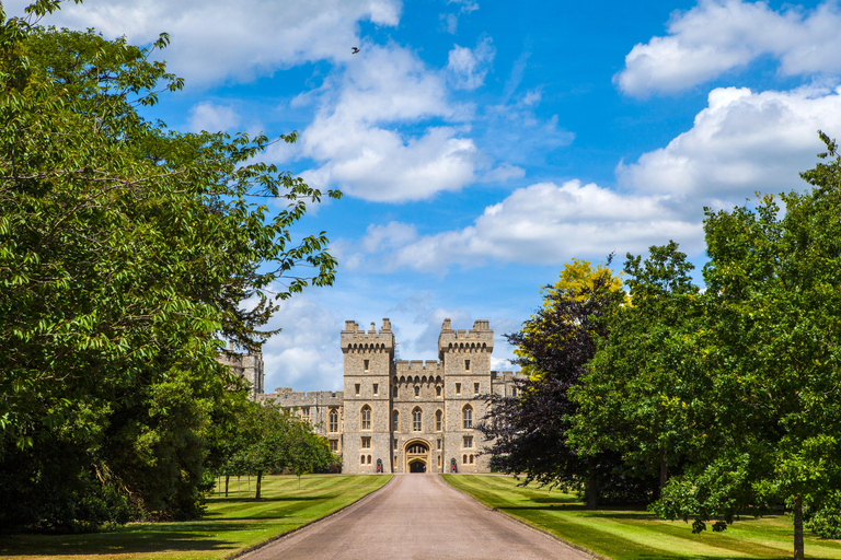 Windsor Castle &amp; Stonehenge: Privat tur- och returresa för att utforska8-sitsig Mercedes Vito