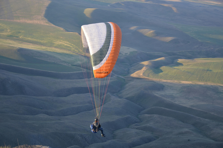 Tbilisi to Gudauri: Paragliding and Ananuri Fortress Tour