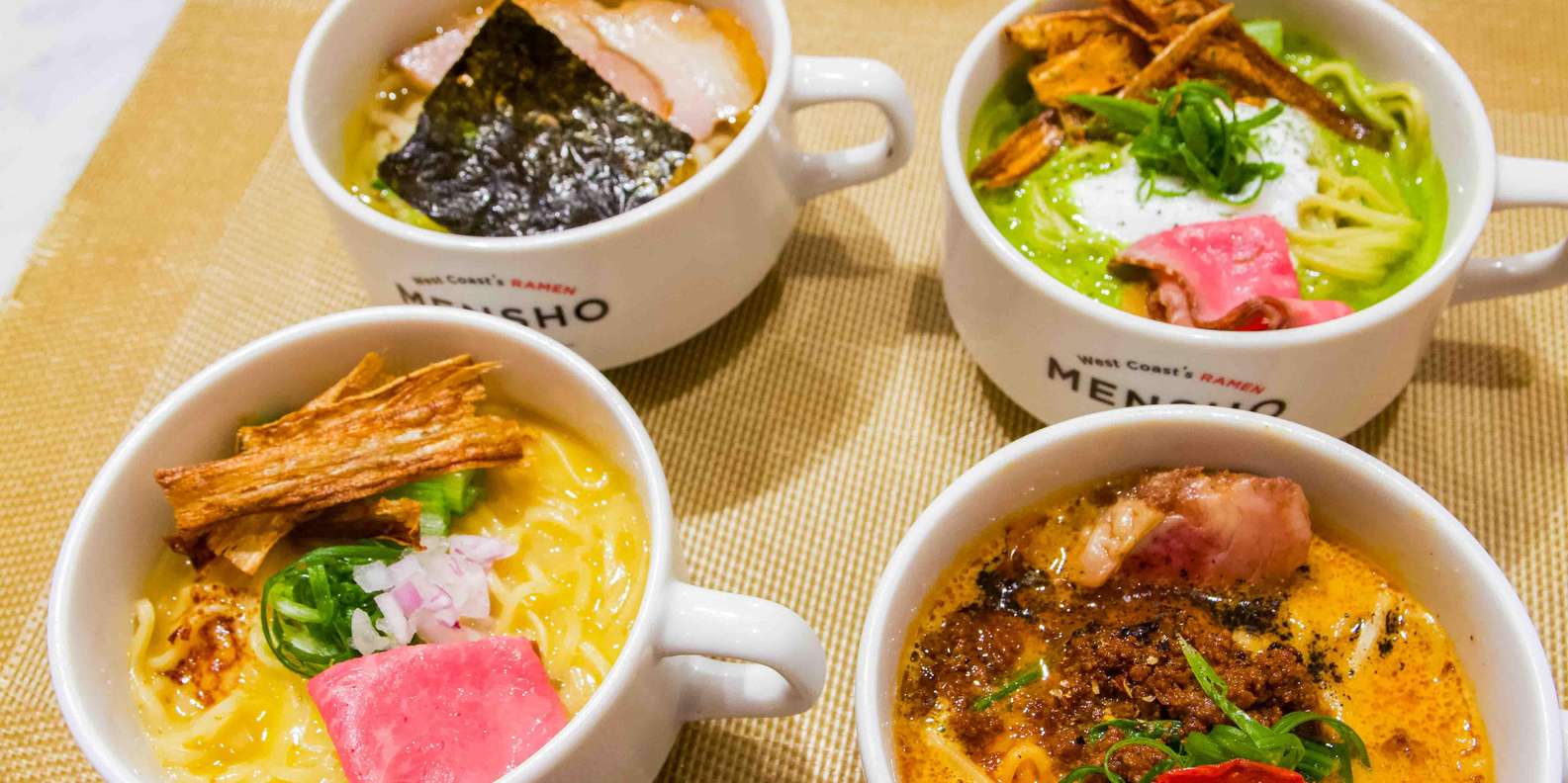 Tokyo: Ramen Tasting Tour with 6 Mini Bowls of Ramen