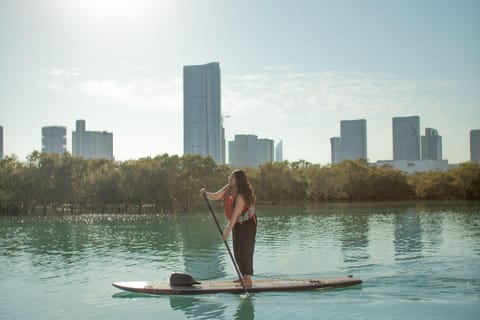 Abu Dhabi: Stand-Up Paddle boarding Guided Tour