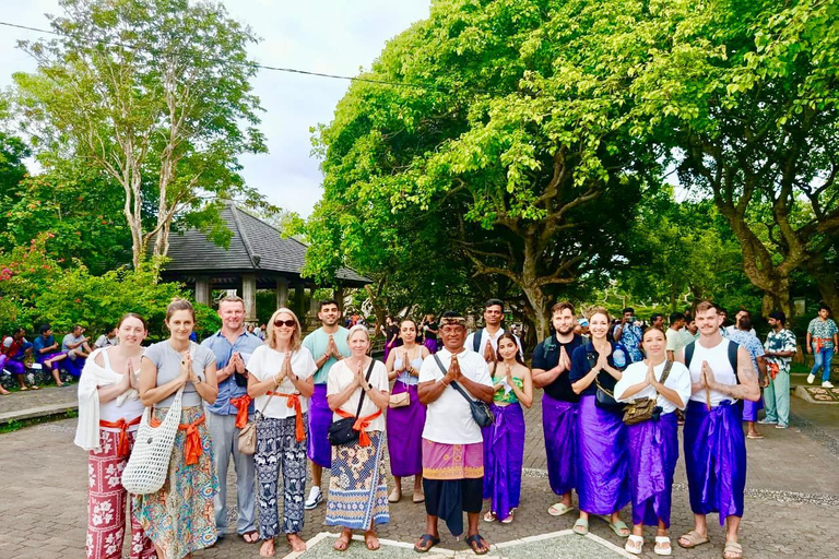 Guide, Uluwatu Temple Entry Ticket with Kecak Dance Show Guide Only (no ticket included )