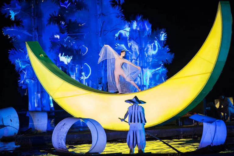 From Guilin: Reed Flute Cave, Xianggong Mountain & Show Tour