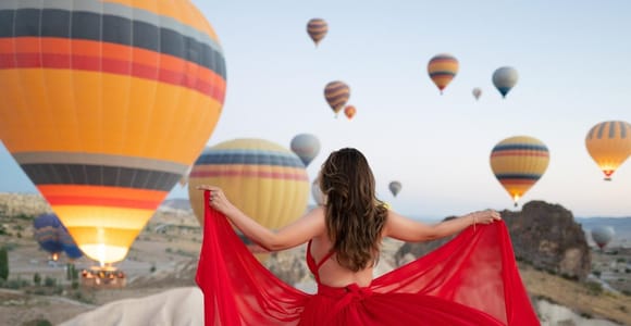 Cappadocia: Photoshoot with Dress Rental and Horse Option