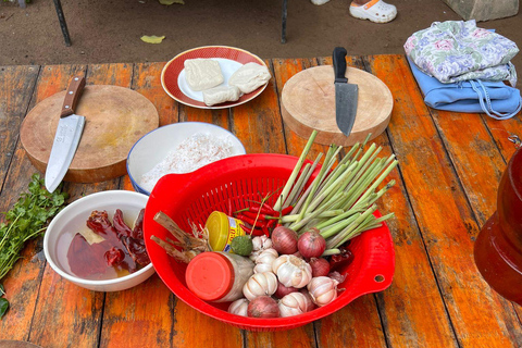Phnom Penh: Dorpsrondleiding met kook- en etherische-olie-lesPhnom Penh: Dorpsrondleiding met kookles en workshop etherische oliën
