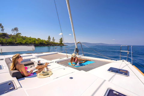 Kota Kinabalu: Catamaran with Drink, Ice Cream or Dessert