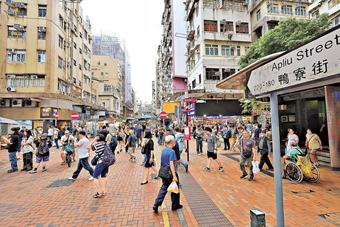 (H5)Hong Kong: Kowloon Guided Tour with Street Food Tasting