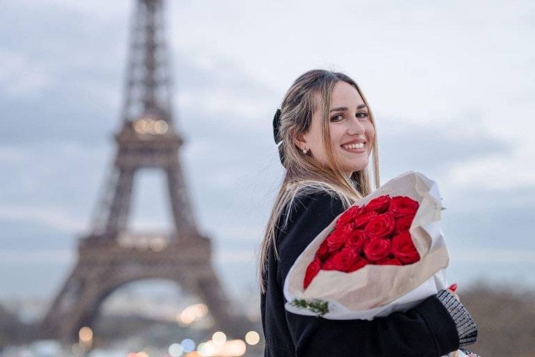 Paryż: Profesjonalna sesja zdjęciowa na wieży EifflaSesja zdjęciowa premium