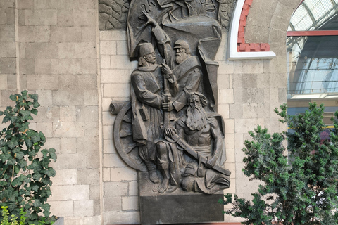 Walking Tour with Wine & Soviet Flea Market Visit - Chisinau