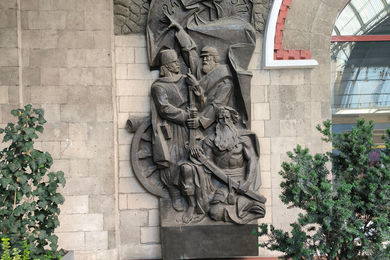 Walking Tour with Wine & Soviet Flea Market Visit - Chisinau
