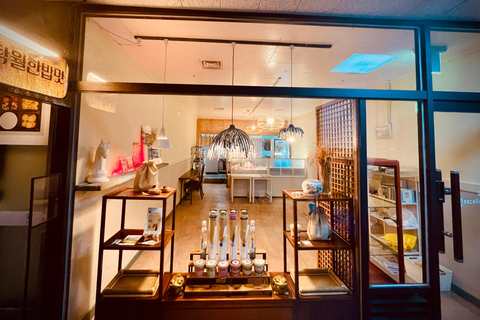 Seoul: Korean Heirloom Rice Cooking Class with Korean Liquor