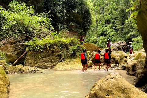 Cebu: Kawasan Falls Canyoneering & Zipline Experience