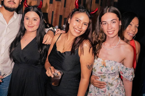 Barcelona: Pubcrawl with VIP Entry to Rooftops and Nightclub
