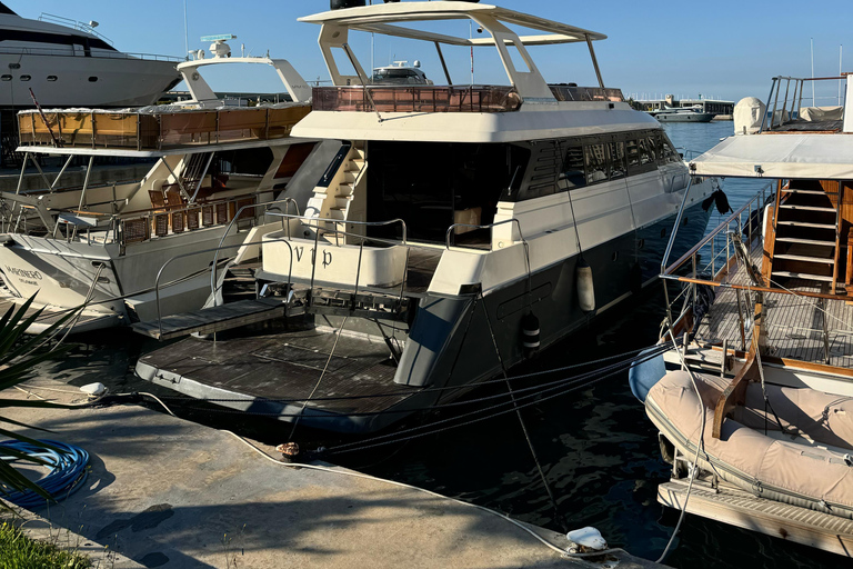 Lebanon: Boat and Yacht Rental with Optional Skipper 3-Hours on the "La casa" Boat (for up to 10 People)