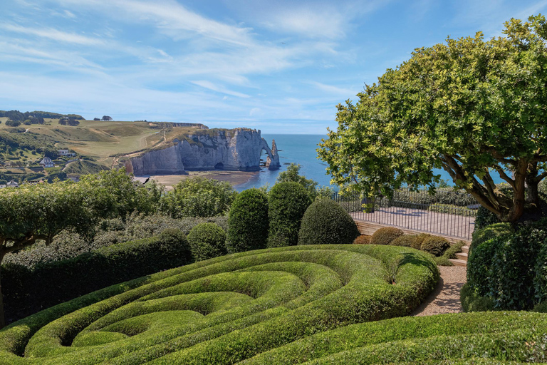 Étretat Cliffs & Rouen Christmas Magic – Exclusive Day Tour Comfort Sedan ( 1-3 Guests)