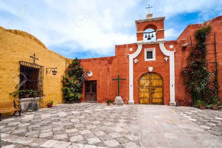 Z Arequipy: Mirabus City Tour | Yanahuara Viewpoint |