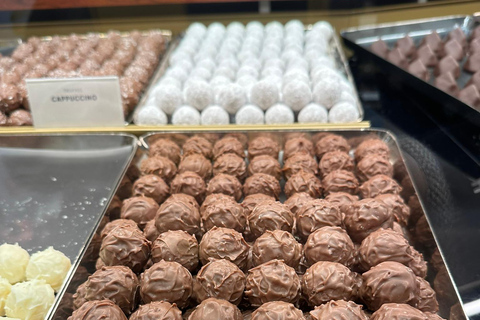 Zurich Walking Food Tour: an itinerant Swiss full meal Zurich Sunset Walking Tour: an itinerant Swiss dinner