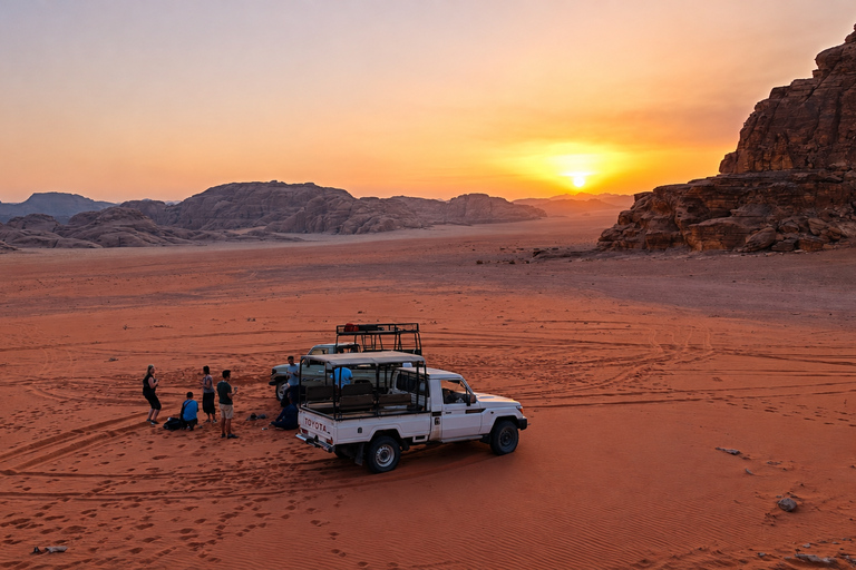 Canyons & Red Sand: 2-Hour Wadi Rum Private Jeep Tour