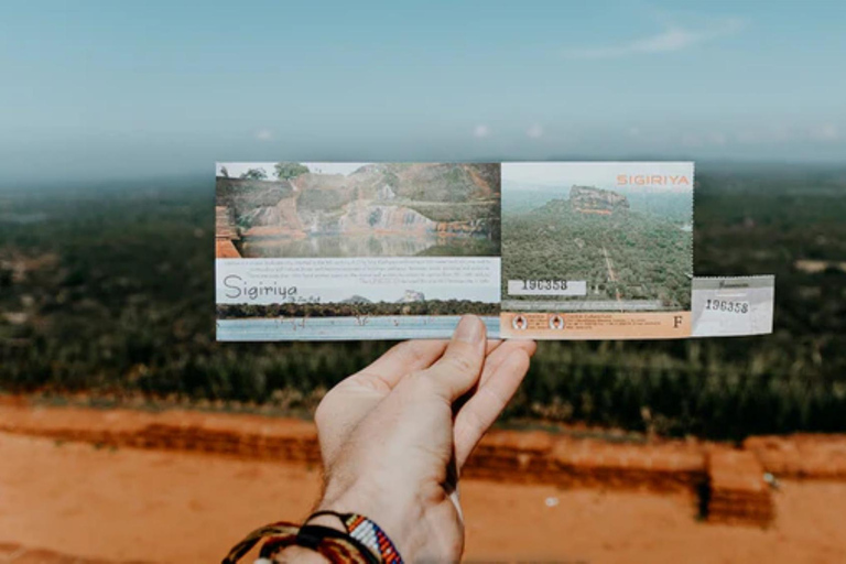 From Colombo: Dambulla, Sigiriya, and Jeep Safari Day Trip