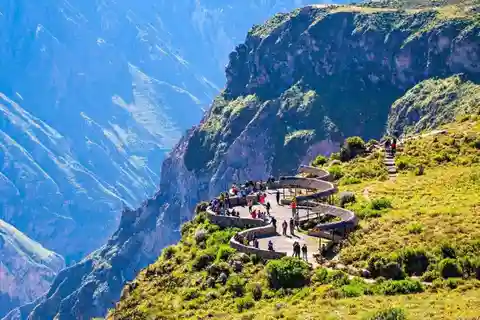Desde Arequipa: Cañón del Colca 2 días terminando en Arequipa