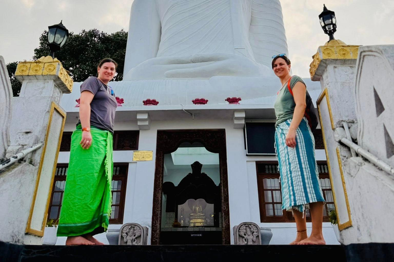 Kandy: Day Tour Explore 10 Top Attractions Tickets Included