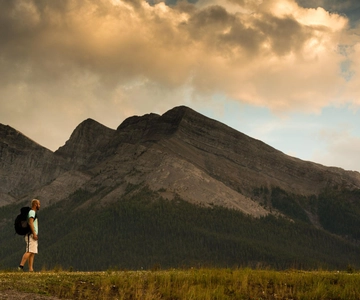 Canmore: 3 Hour Local Explorer Tour and Hike with a Guide