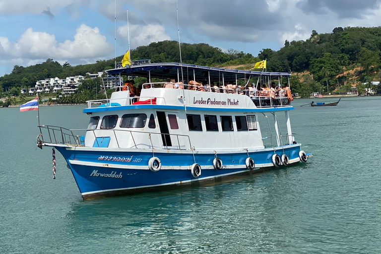 Phuket : Phang Nga, Hong et les îles James Bond en grand bateauExcursion d&#039;une journée en bateau dans la baie de Phang Nga