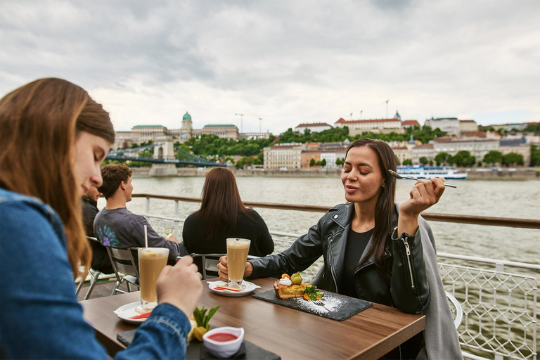 Budapest: Summer Brunch & Cruise with Prosecco or Cake Brunch & Cruise with Unlimited Prosecco
