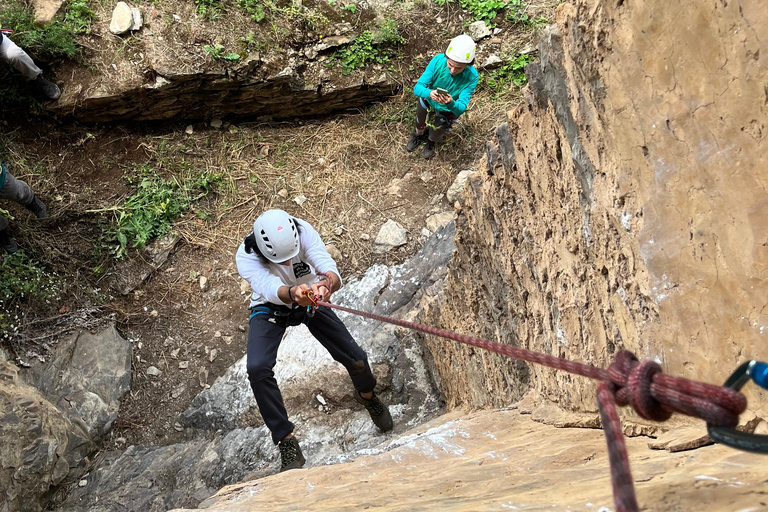 Bakú: excursión de escalada al castillo de hadas de Zagatala con acampadaBakú: Excursión al castillo encantado de Zagatala con acampada