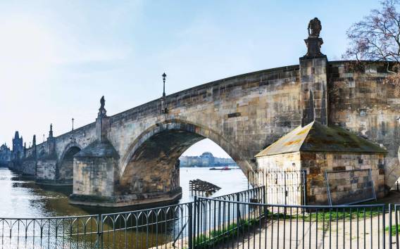 Prag: Interaktives Quizspiel zur Karlsbrücke