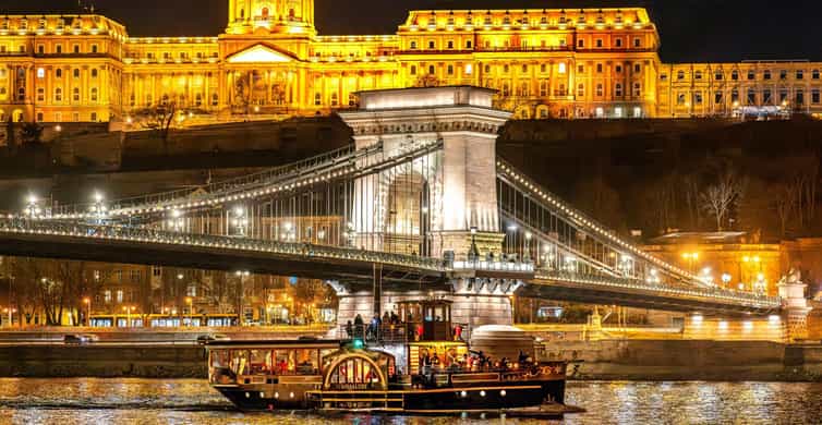 Budapest: Historic Cruise with Welcome Drink