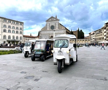 Florence: Electric Tuk-Tuk or Golf Cart City Tour