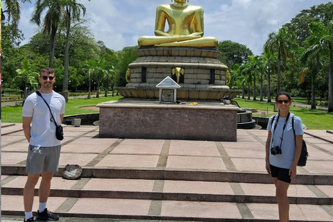 Colombo: Private Tuk Tuk City Tour with Guide 4hour Tour