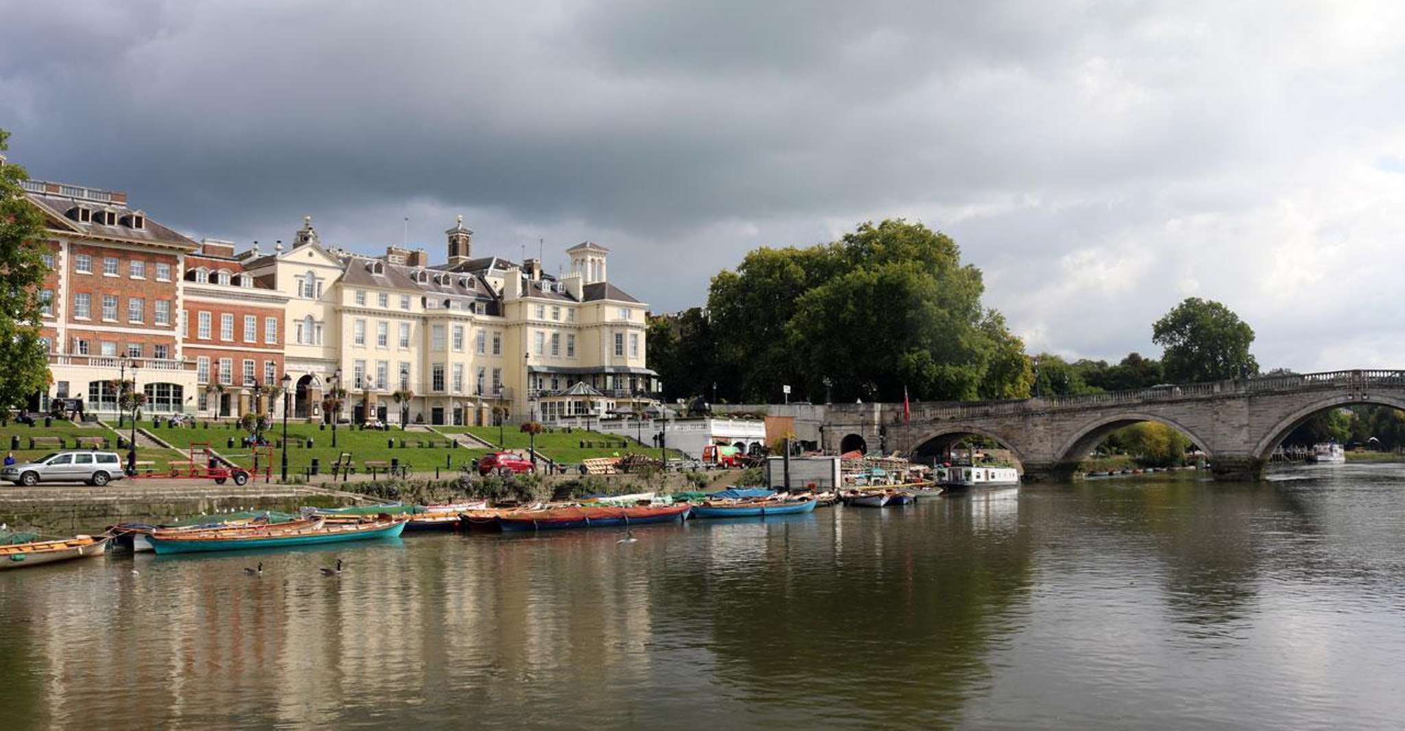 London: Hampton Court to Kew River Thames Cruise