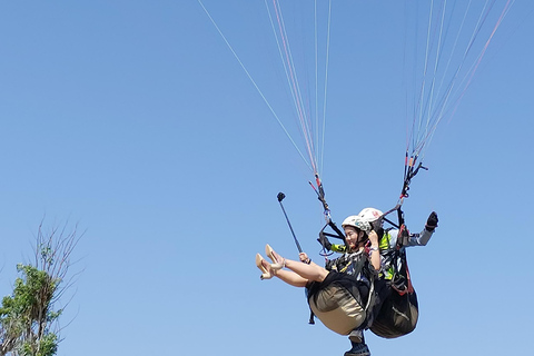 Uluwatu: tour in parapendio a Bali con visita a più spiaggeVolo Uluwatu Ovest