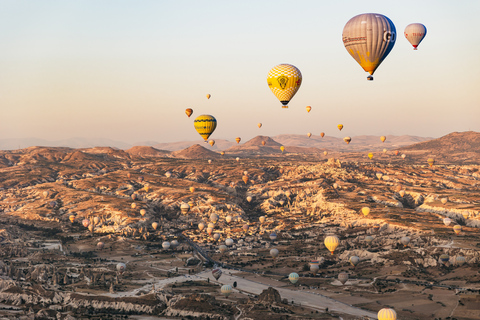 Cappadocië: ballonvaart in Goreme met ontbijtCappadocië: ballonvaart met ontbijt en drankje