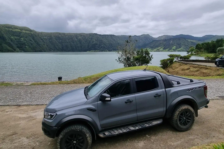 Sete Cidades&amp;Mosteiros Tour privado en 4x4 de medio díaSete Cidades-Privado 4x4 Tour de medio día