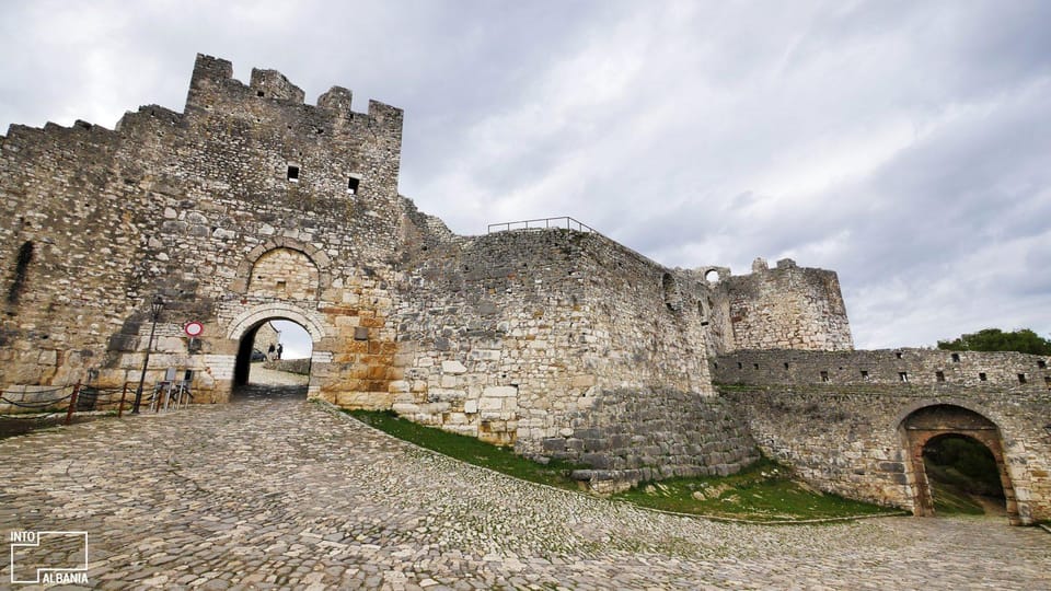 Bezoek Berat op een dagtocht vanuit Saranda - Hizvo