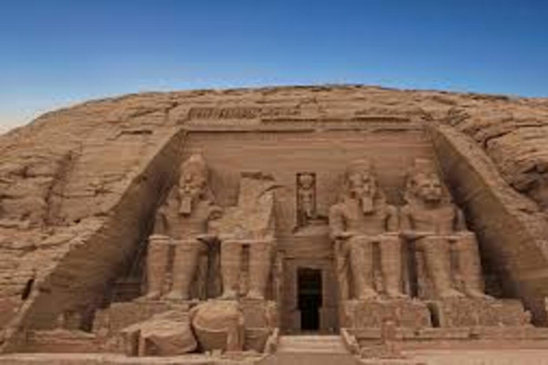 Do Cairo: Excursão de um dia a Abu Simbel com vôos e guia particularTour guiado com traslados, guia de turismo, almoço e entrada