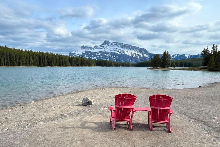 From Calgary: Moraine Lake, Lake Louise & Banff Town Tour
