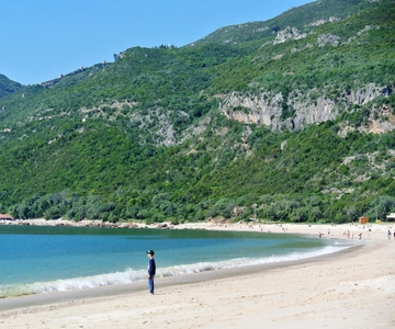 Sesimbra and Arrábida National Park Tour with Wine Tasting