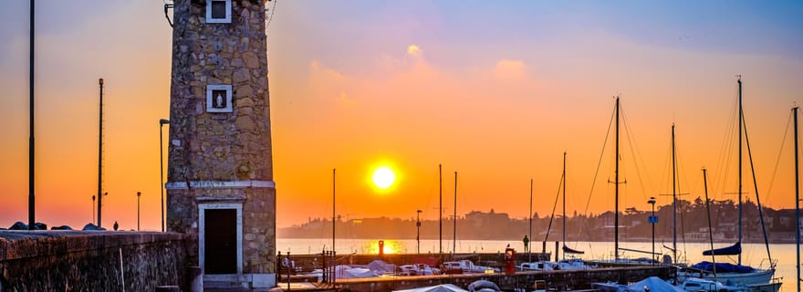 Coucher de soleil à Desenzano : visite à pied, sortie en bateau et boisson